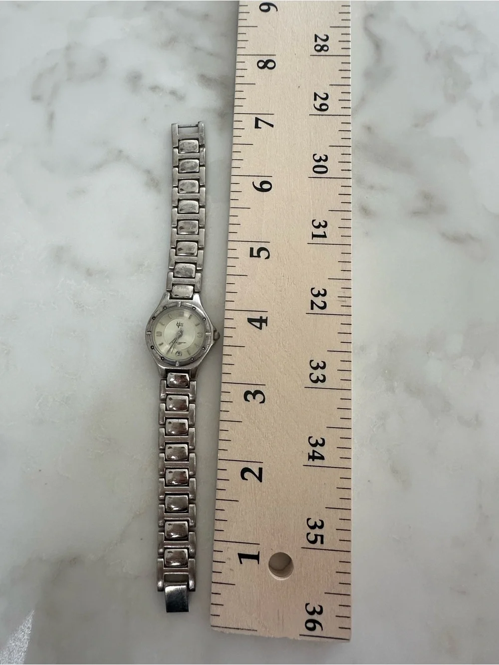 Vintage VG ll Ladies Quartz Watch Silver Tone V8234